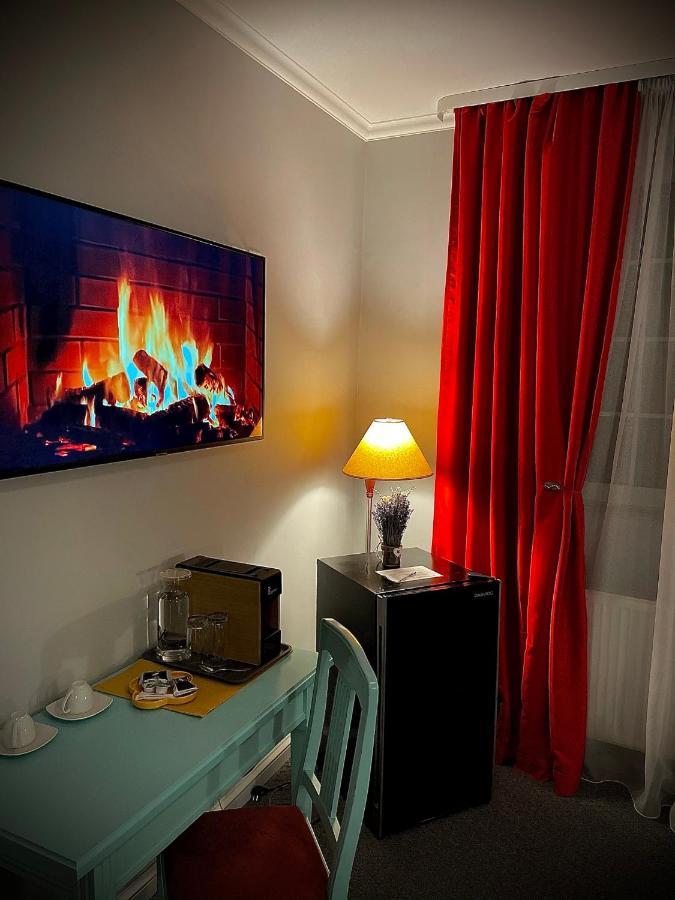Vila De Argint Aleea Pelesului Nr 2 Sinaia Luaran gambar