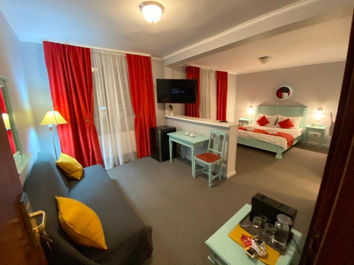 Vila De Argint Aleea Pelesului Nr 2 Sinaia Luaran gambar