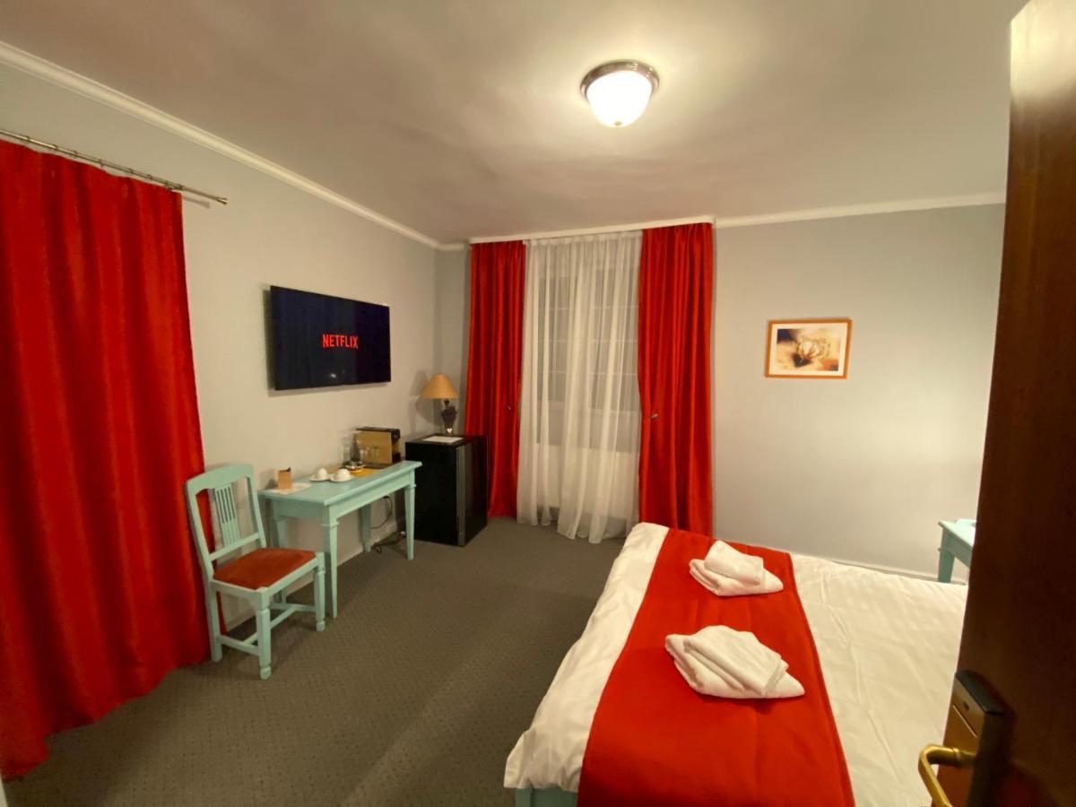 Vila De Argint Aleea Pelesului Nr 2 Sinaia Luaran gambar