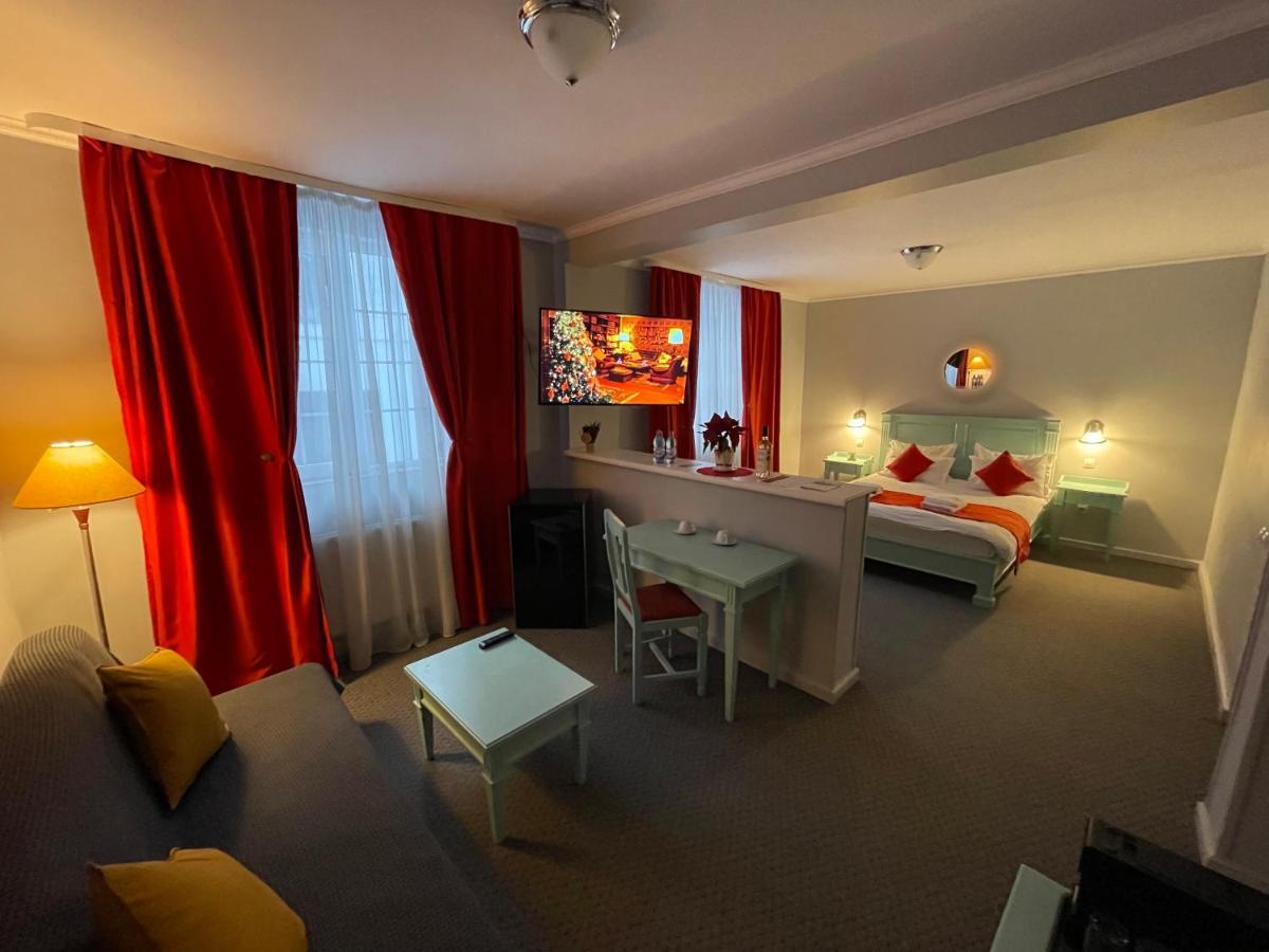 Vila De Argint Aleea Pelesului Nr 2 Sinaia Luaran gambar