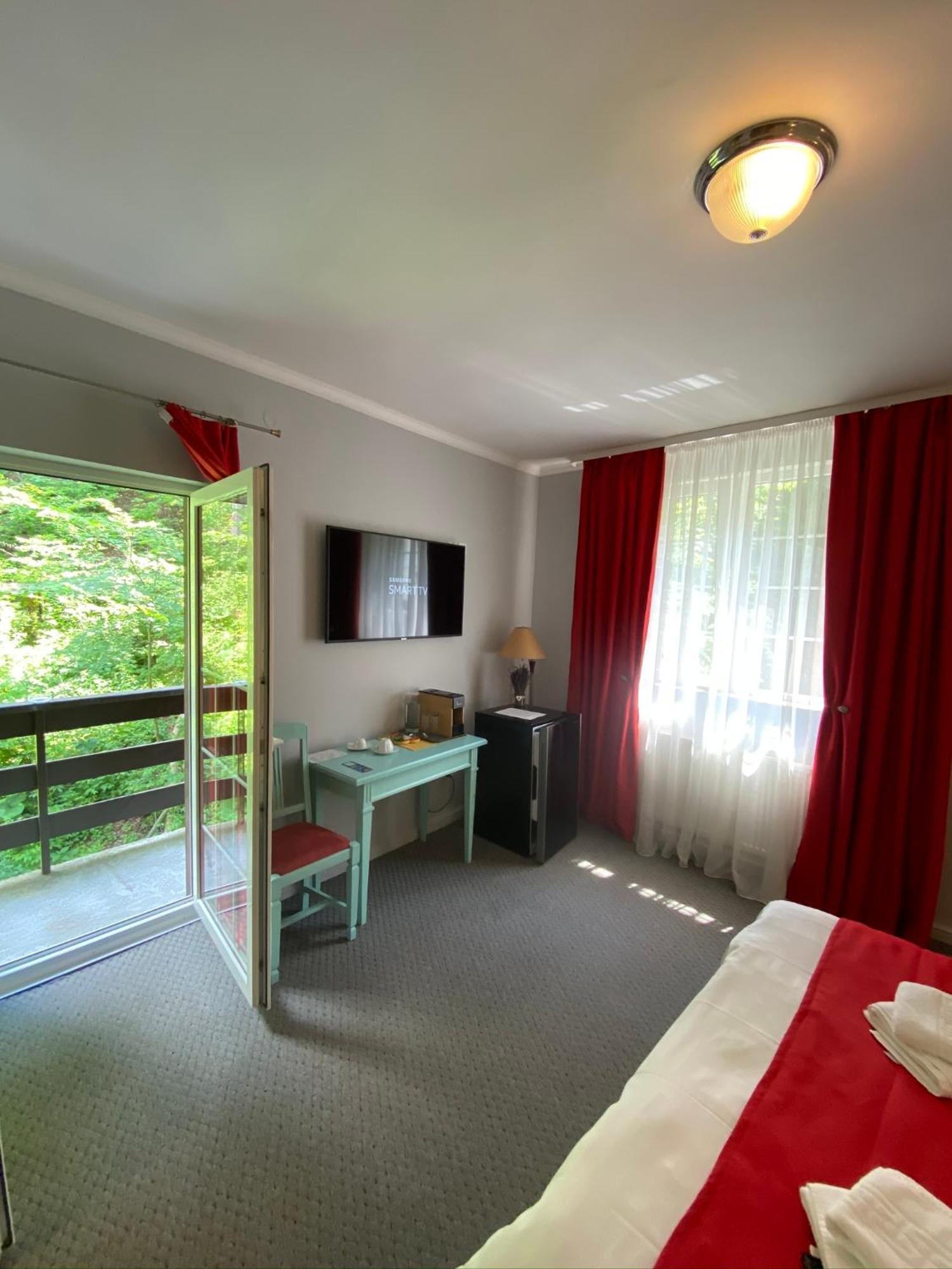 Vila De Argint Aleea Pelesului Nr 2 Sinaia Luaran gambar