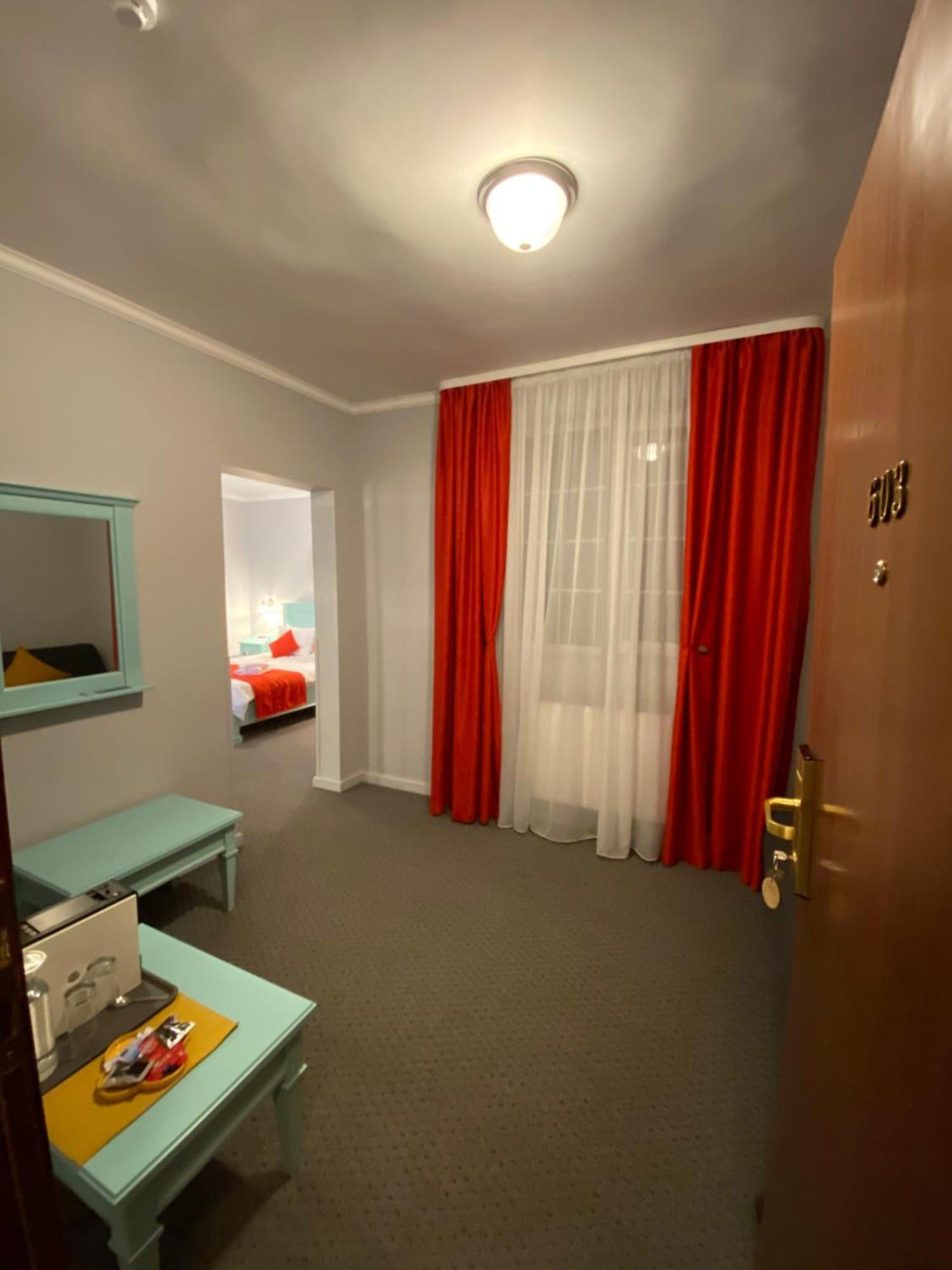 Vila De Argint Aleea Pelesului Nr 2 Sinaia Luaran gambar