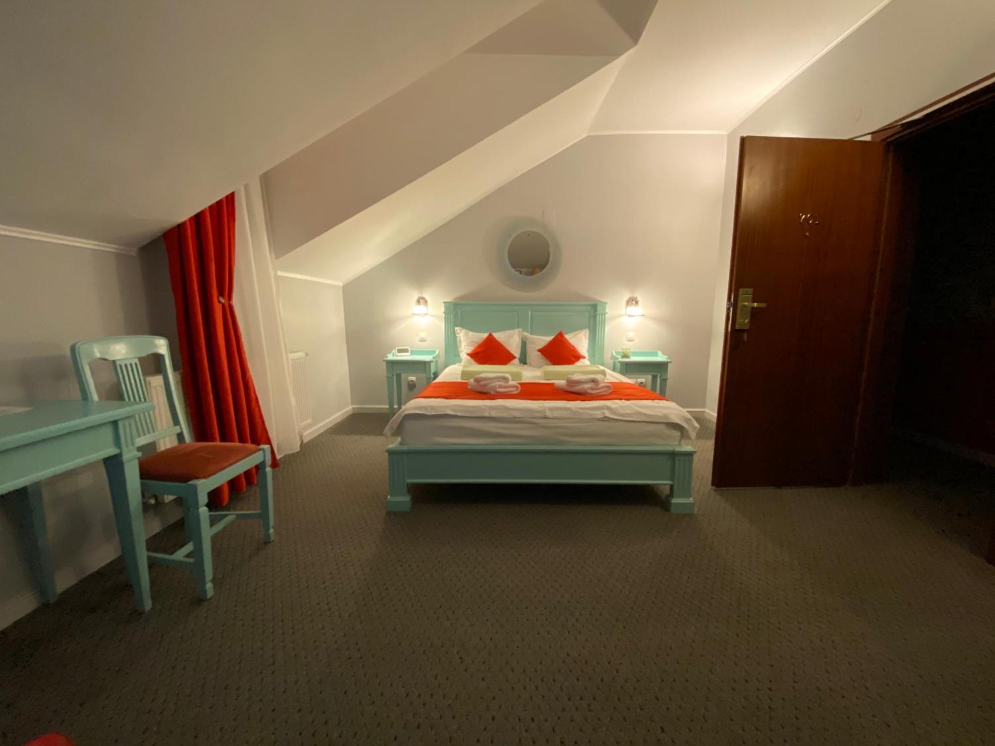 Vila De Argint Aleea Pelesului Nr 2 Sinaia Luaran gambar