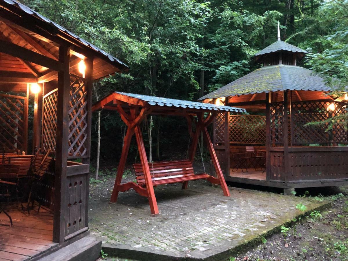 Vila De Argint Aleea Pelesului Nr 2 Sinaia Luaran gambar