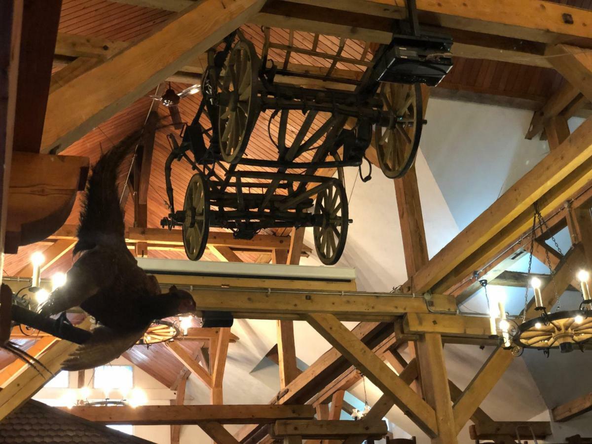 Vila De Argint Aleea Pelesului Nr 2 Sinaia Luaran gambar