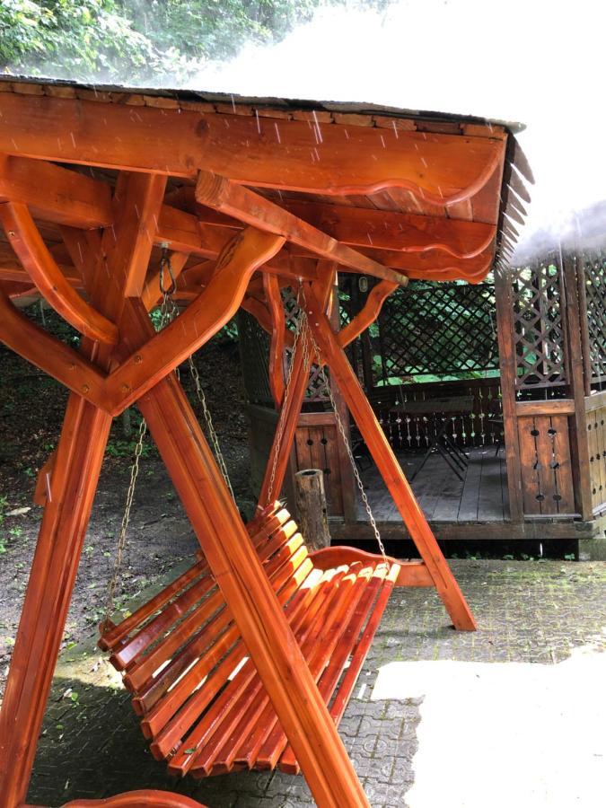 Vila De Argint Aleea Pelesului Nr 2 Sinaia Luaran gambar