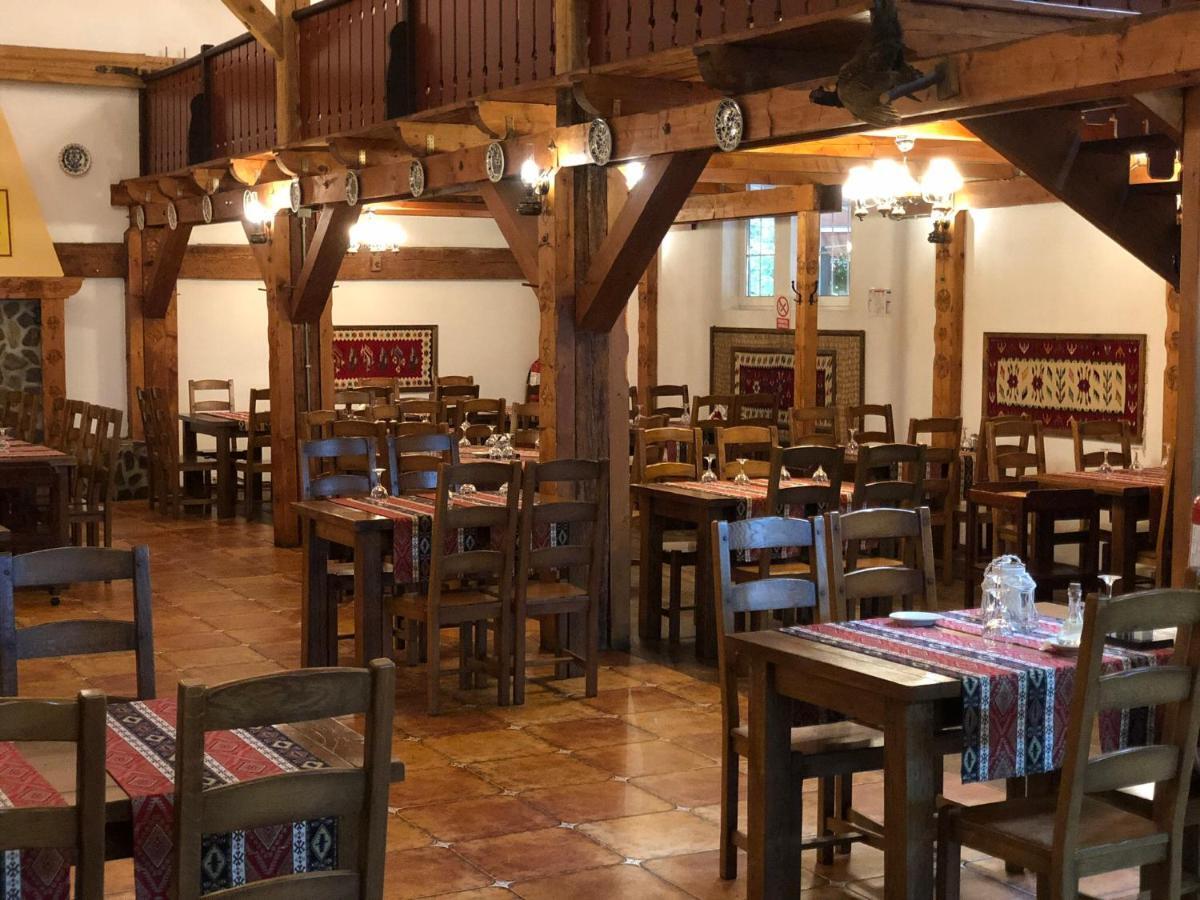 Vila De Argint Aleea Pelesului Nr 2 Sinaia Luaran gambar